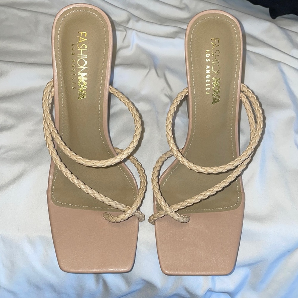 NWT Nude heels